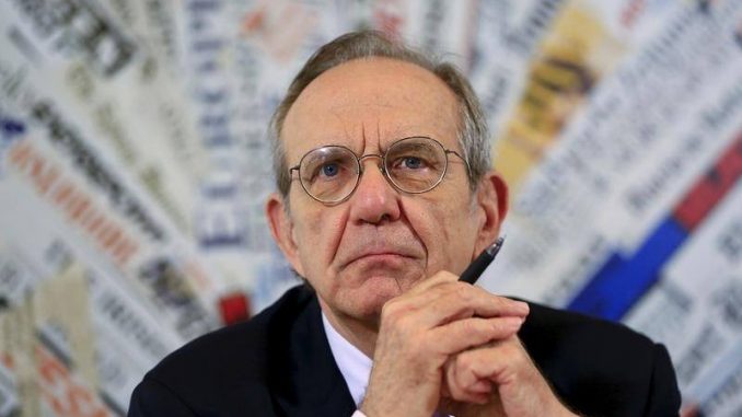 Occupazione, il governo rilancia: contributi dimezzati a chi assume un giovane occupazione