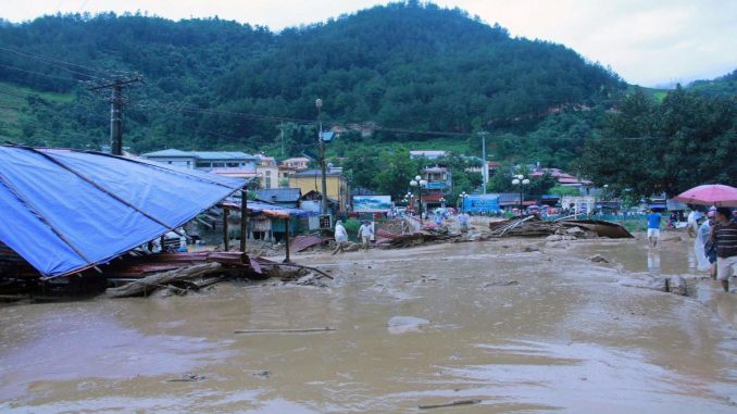 Frane e inondazioni colpiscono il Vietnam: 26 morti Vietnam
