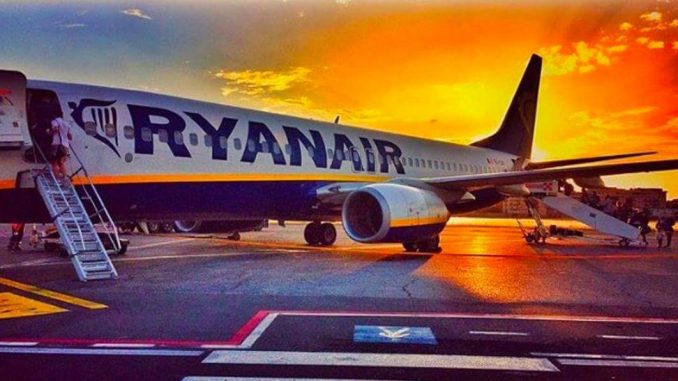 Non si potranno più portare due bagagli a mano sui voli Ryanair Non si potranno più portare due bagagli a mano sui voli Ryanair