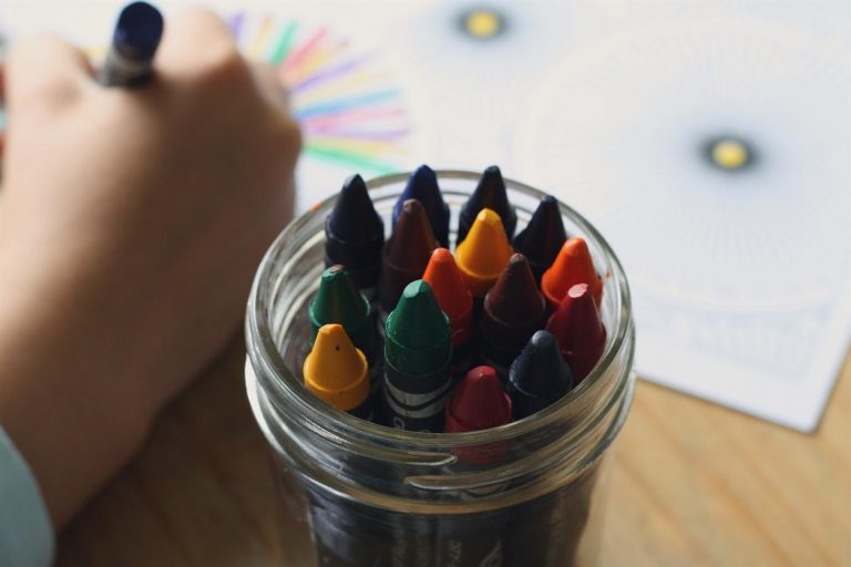 Bambini fuggiti dall'asilo per andare in trattoria Asilo