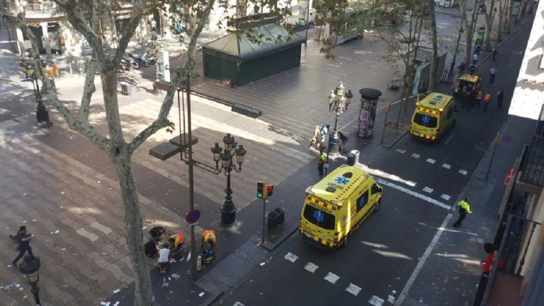 furgone sulla folla a barcellona furgone sulla folla a barcellona