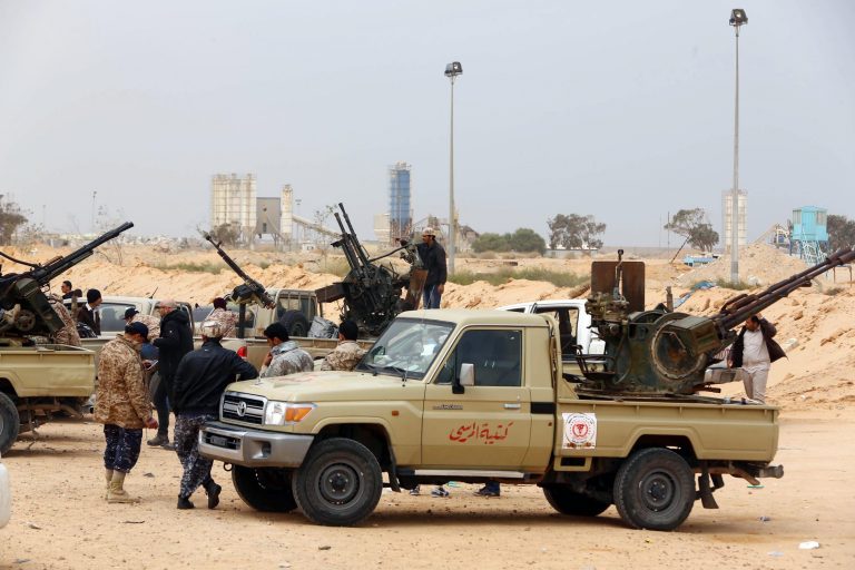 Tv, Isis bombarda aree residenziali Sirte, vittime Attacco Isis