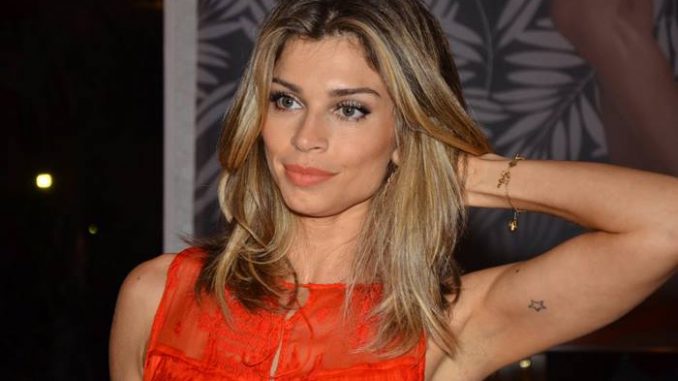 Viene sorpresa a fare sesso nel fienile: le foto hot foto hot