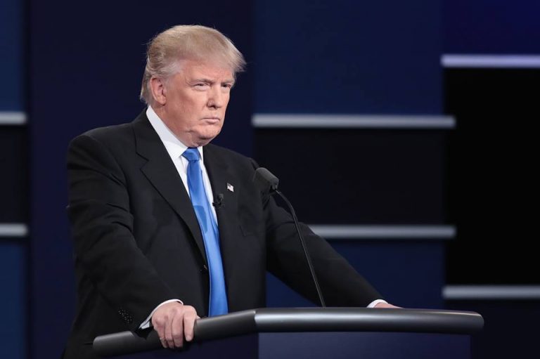Usa, Trump lancia il 'real news' su Facebook news
