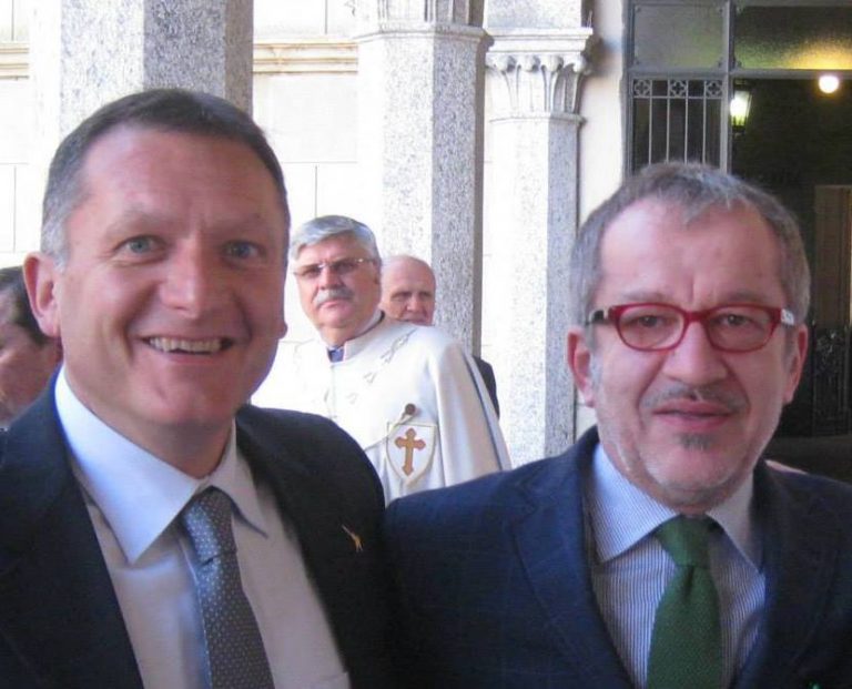 Sindaco leghista approva parcheggi per neo mamme: "Ma solo per italiane etero" sindaco