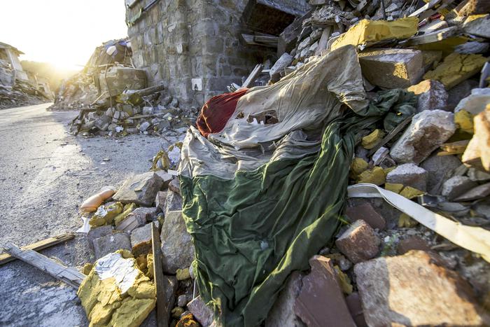 Soldi degli sms ai terremotati mai arrivati a destinazione: Procura apre inchiesta sms