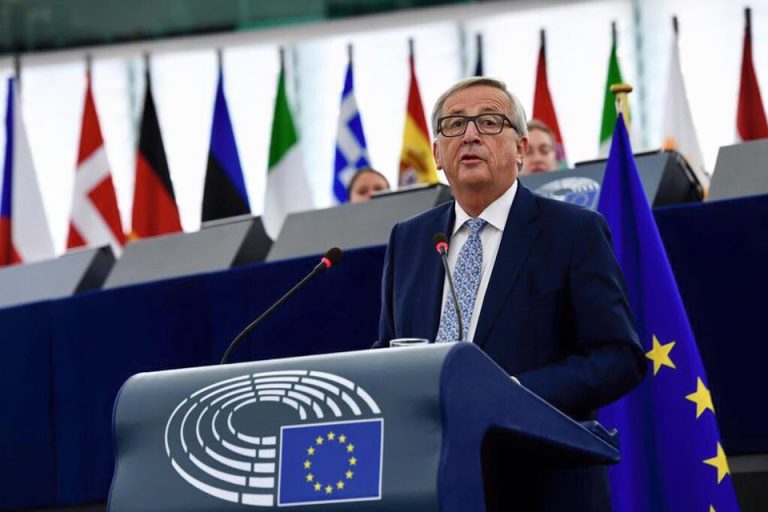 Vaccini, Junker: 'Si all'obbligatorietà in Italia e in Europa' vaccini