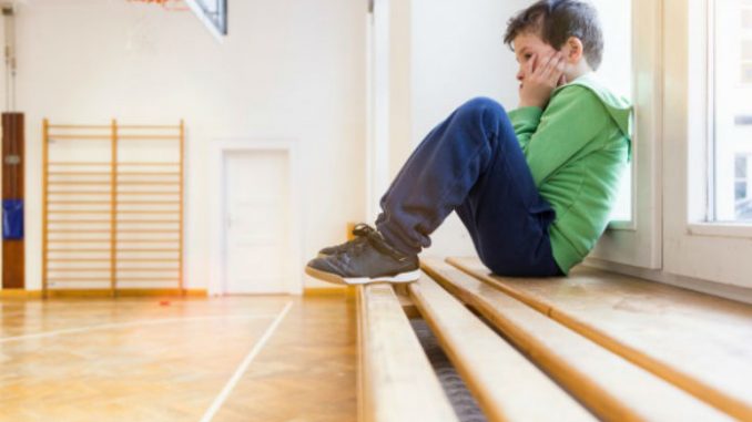 Bambino autistico allontanato da scuola, le mamme gioiscono Bambino autistico allontanato da scuola, le mamme gioiscono