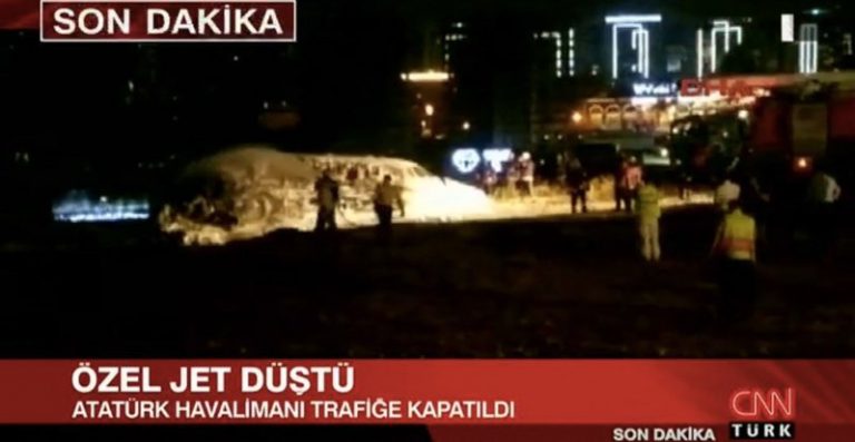 Istanbul: si schianta jet privato, morto il pilota, 3 i feriti, chiuso l'aeroporto Istanbul