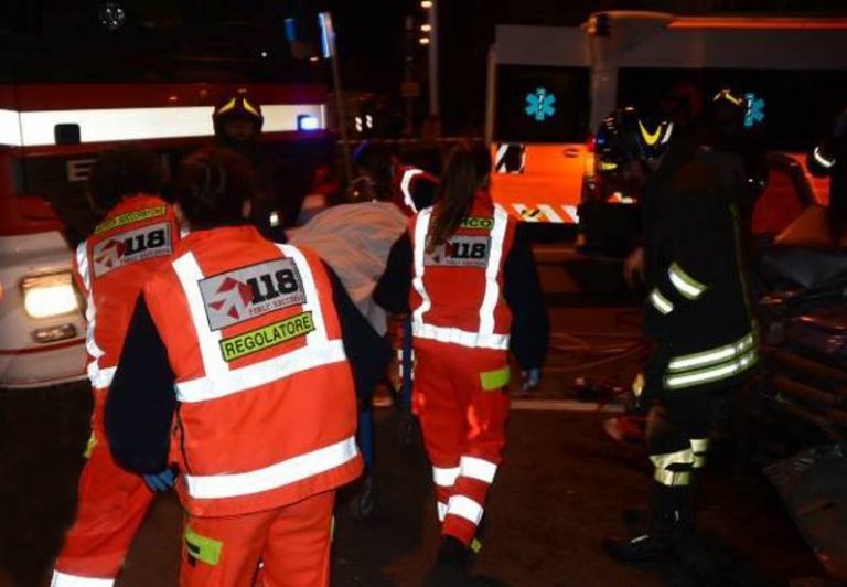 Crolla il solaio di una palazzina: famiglia in ospedale In evidenza Crolla il solaio di una palazzina: famiglia in ospedale In evidenza