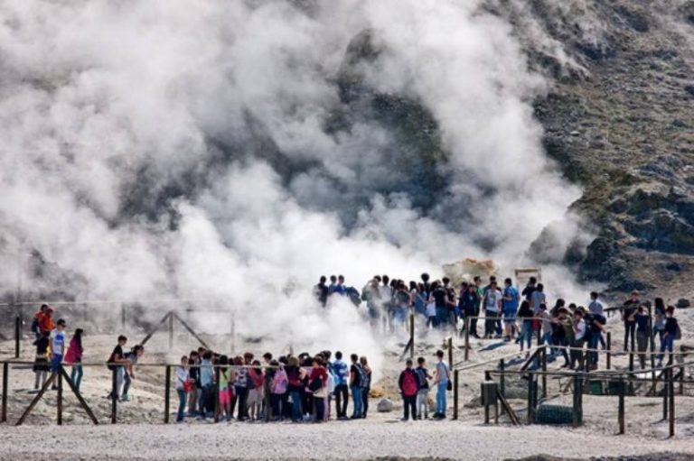 Tragedia della Solfatara, le parole di Alessio:'Quando potrò rivedere mamma?' Alessio
