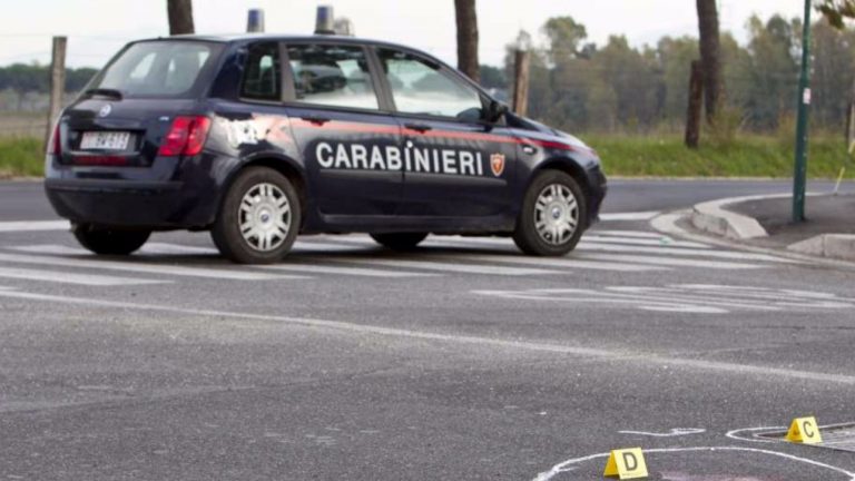 Ubriaco alla guida travolge e uccide bulgaro e poi scappa: è caccia al pirata ubriaco
