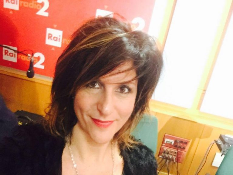 Spopola l'audio della mamma disperata: 'Ho 2 figli e otto chat' mamma