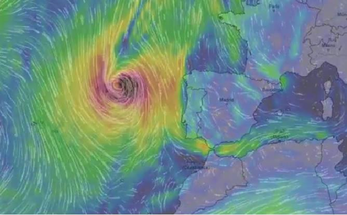 La tempesta tropicale Ophelia diventa uragano. Si dirige verso l'Europa Ophelia