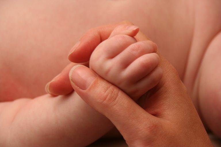 Panico ad Irpinia: neonati scambiati in una clinica neonati scambiati