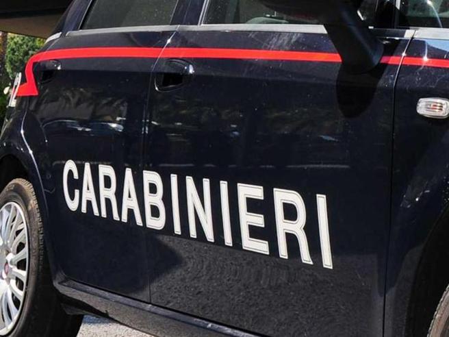 Studente prende a pugni docente dopo rimprovero per uso cellulare