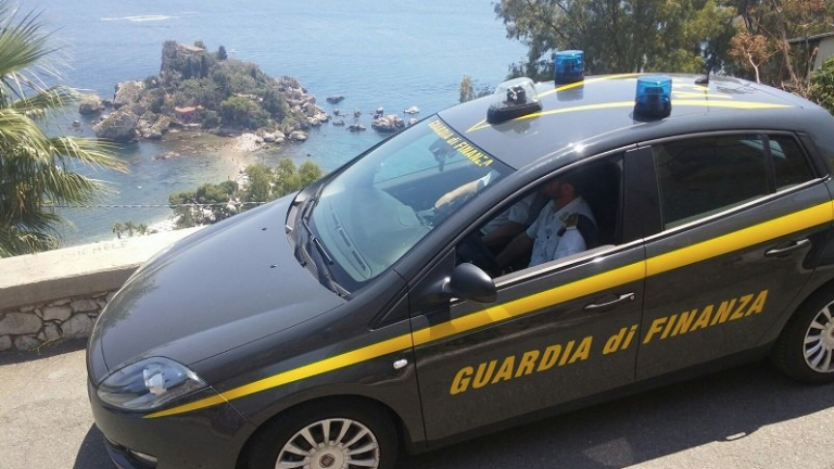 Rubavano gasolio in Libia per rivenderlo in Italia: nove arresti Rubavano gasolio in Libia per rivenderlo in Italia: nove arresti