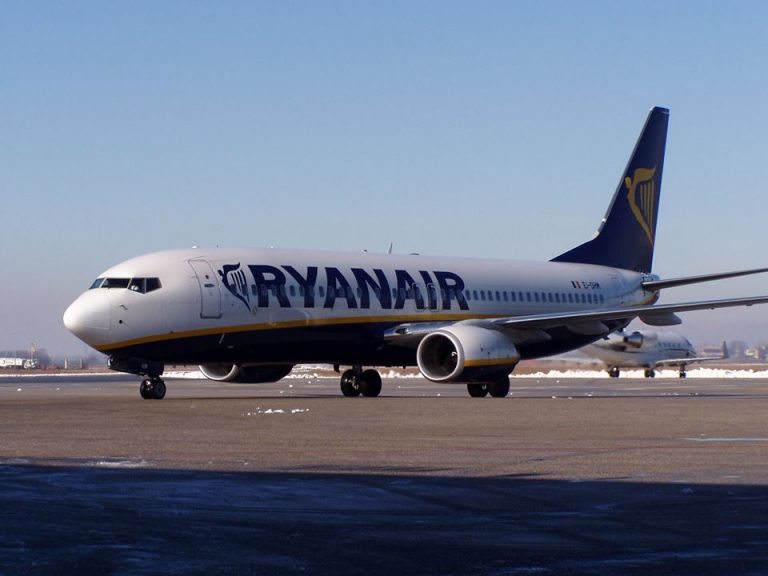 Posticipata da Ryanair l'introduzione delle nuove regole per il bagaglio a mano