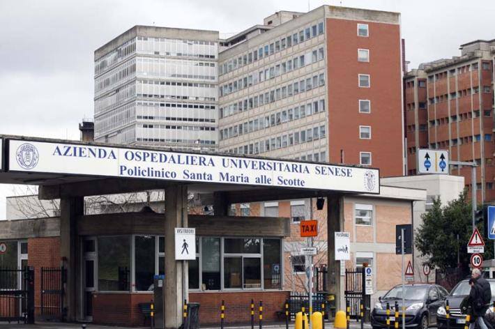 Crolla controsoffitto in un ospedale, il bilancio è di cinque pazienti feriti Crolla controsoffitto in un ospedale, il bilancio è di cinque pazienti feriti