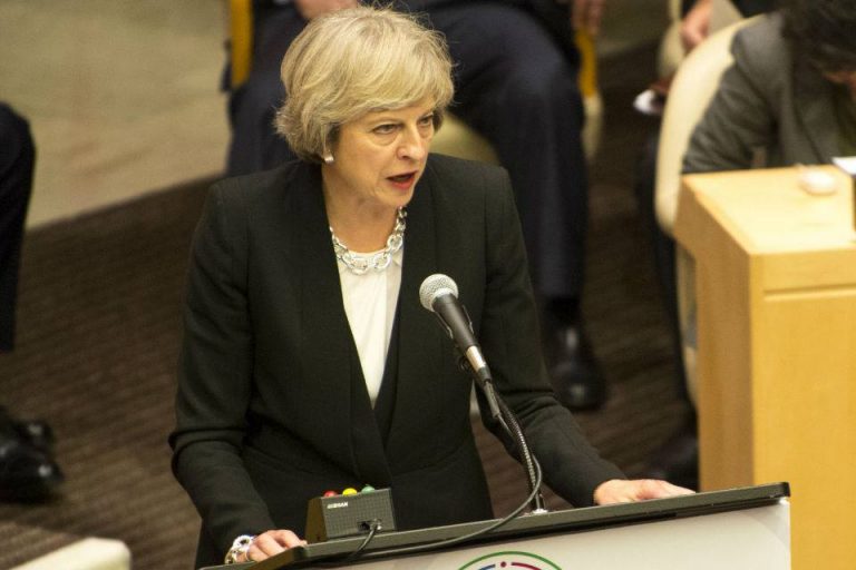 Due arresti per un complotto sventato: volevano uccidere Theresa May Due arresti per un complotto sventato: volevano uccidere Theresa May