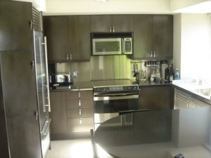 Cucina in acciaio inox di piccole dimensioni - Notizie.it Cucina in acciaio inox di piccole dimensioni - Notizie.it