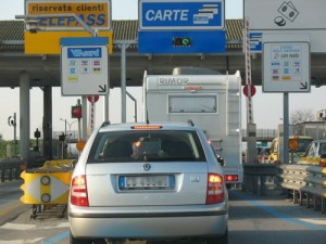 Aumenti per i caselli autostradali