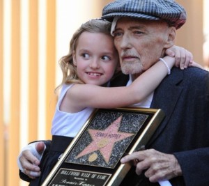 dennis hopper sulla walk of fame nel 2010 300x267