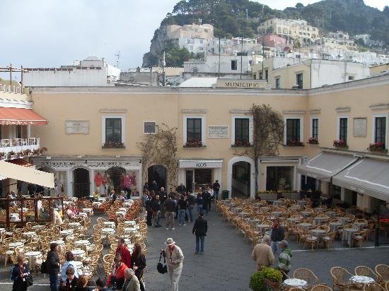 piazzetta capri