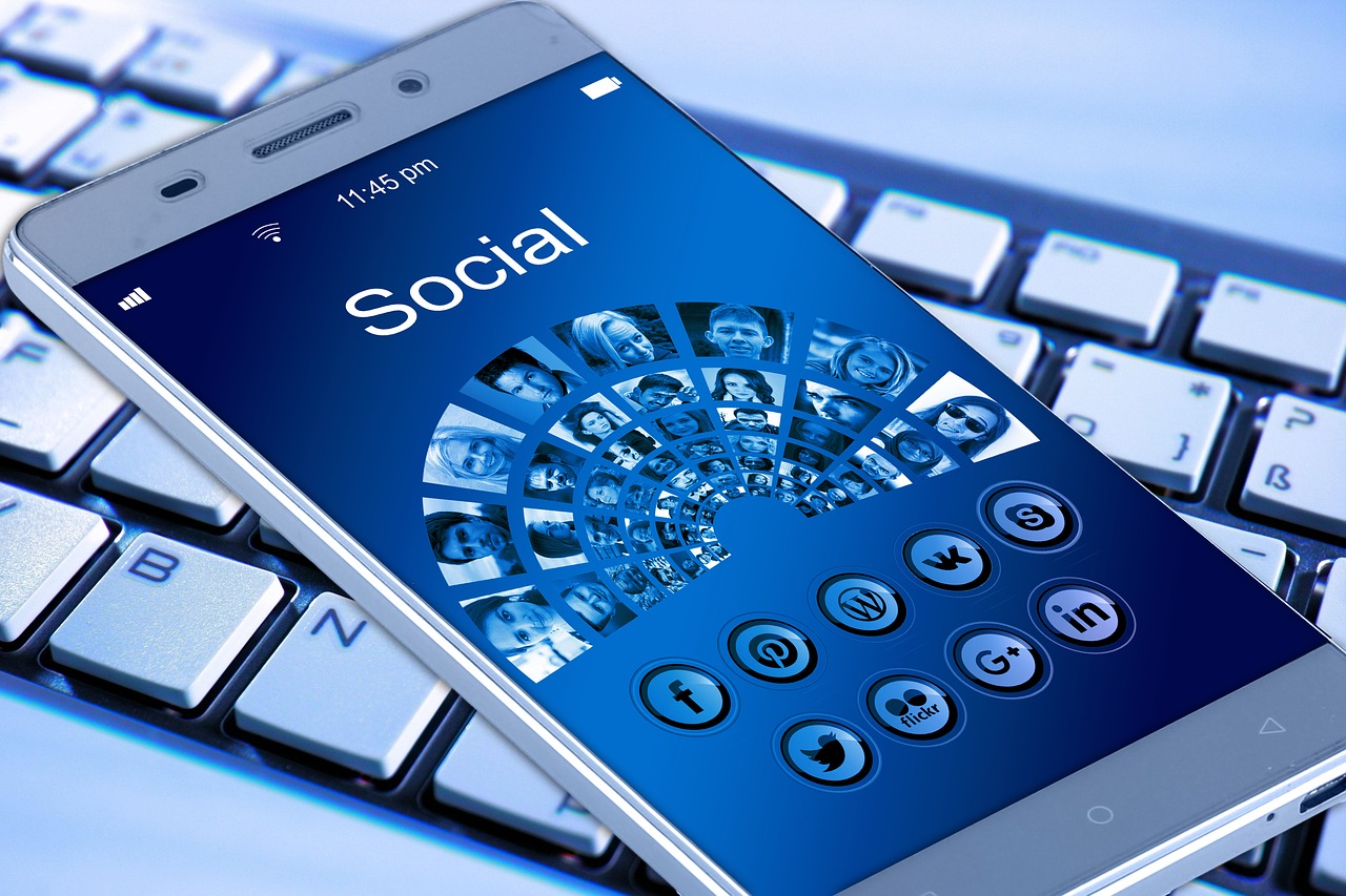 Come taggare gli amici negli aggiornamenti di stato su Facebook
