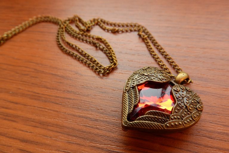 necklace with winged heart 2900732 1920 768x512