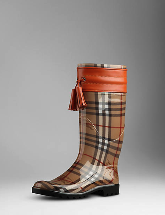 Burberry: stivali da pioggia Haymarket Check con maxi-nappine, Collezione Autunno/Inverno 2011/2012