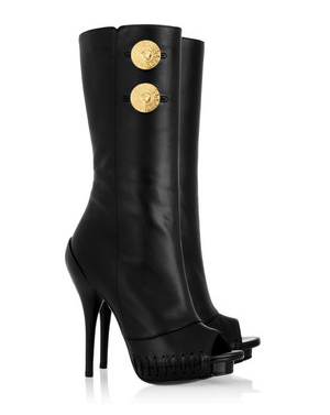 Versace: stivali neri peep-toe con due bottoni d'oro, Collezione Autunno/Inverno 2011/2012