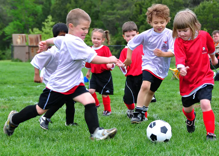 bambini che giocano