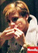 emma marrone paparazzata a milano mentre si prepara una sigaretta f62f