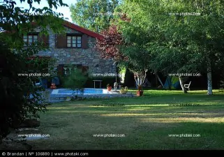 stile rustico casa con giardino e piscina la hoya 106880