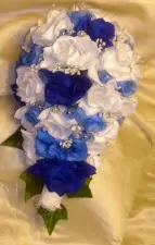 Bouquet da sposa blu fiordaliso e bianco