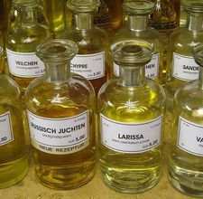 article page main ehow images a04 sn vs make fragrance oil 800x800