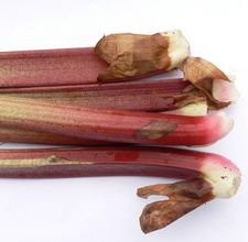 article page main ehow images a05 m6 kd eat raw rhubarb 800x800