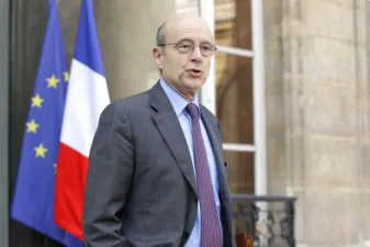 80102 frances foreign minister alain juppe