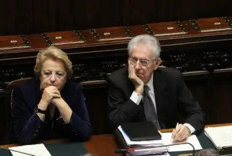 Cancellieri e Monti nel corso di una seduta parlamentare