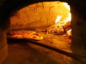Pizza al forno a legna