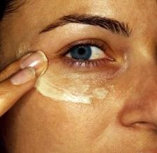 article page main ehow images a05 h7 bj make face look smoother younger 800x800