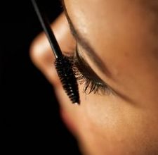 article page main ehow images a07 lq 5o apply castor oil eyelashes 800x800