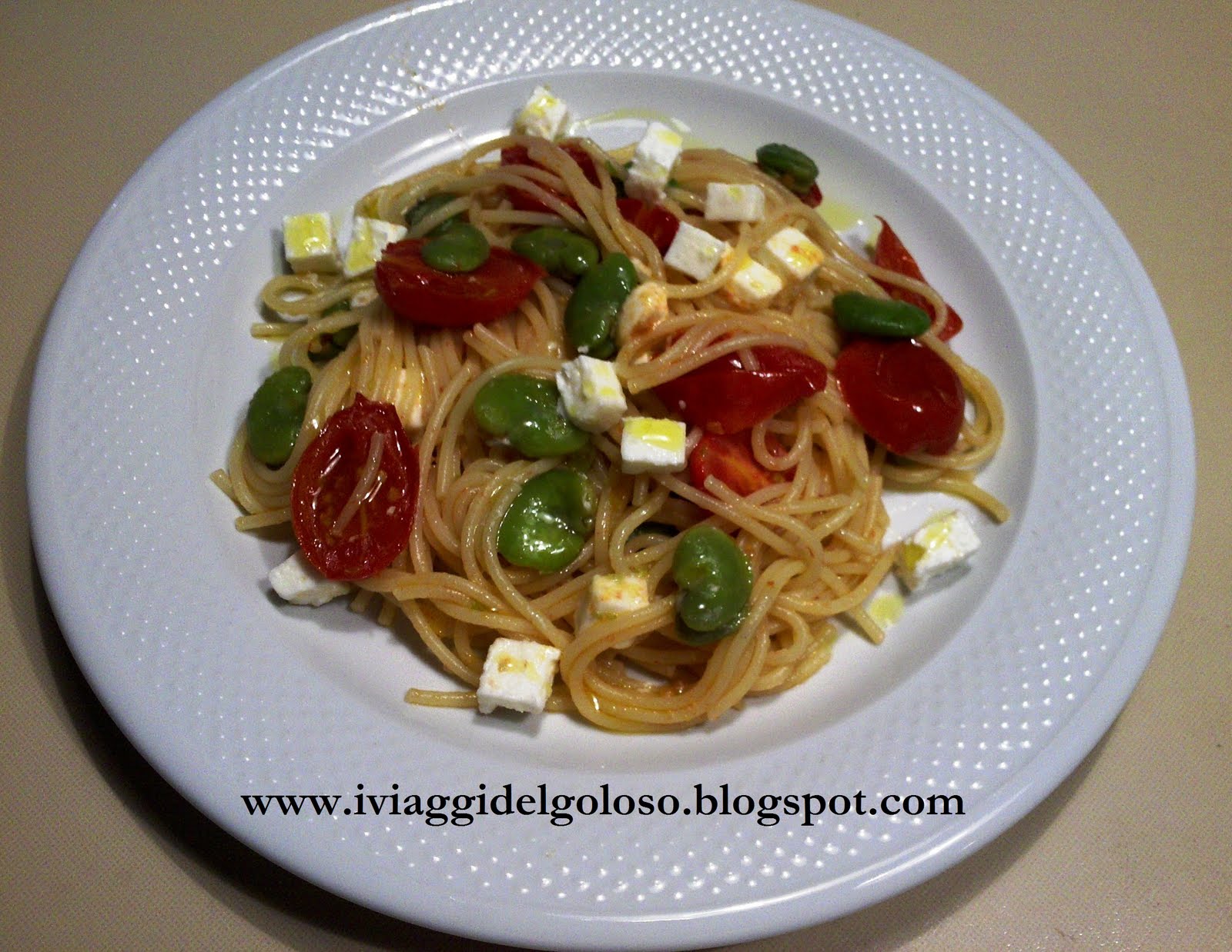 Spaghetti con pomodorini fave e feta 1
