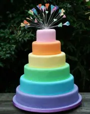 Torta nuziale arcobaleno