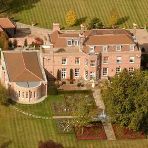 Villa Beckham Herfordshire s dvetb