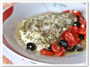 pesce spada aromatico con olive e pomodorini