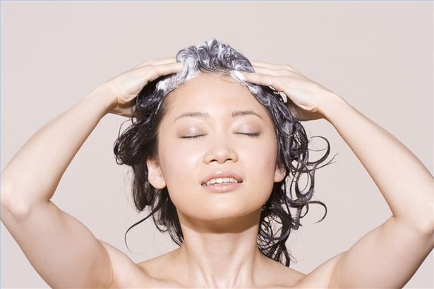article new ehow images a02 0s f0 make egg shampoo 800x800