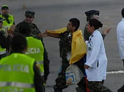 thumb250 700 dettaglio2 ostaggi liberati colombia farc
