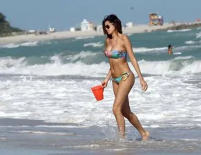 Claudia Galanti topless a Miami con Aida Yespica e Bobo Vieri Foto 2